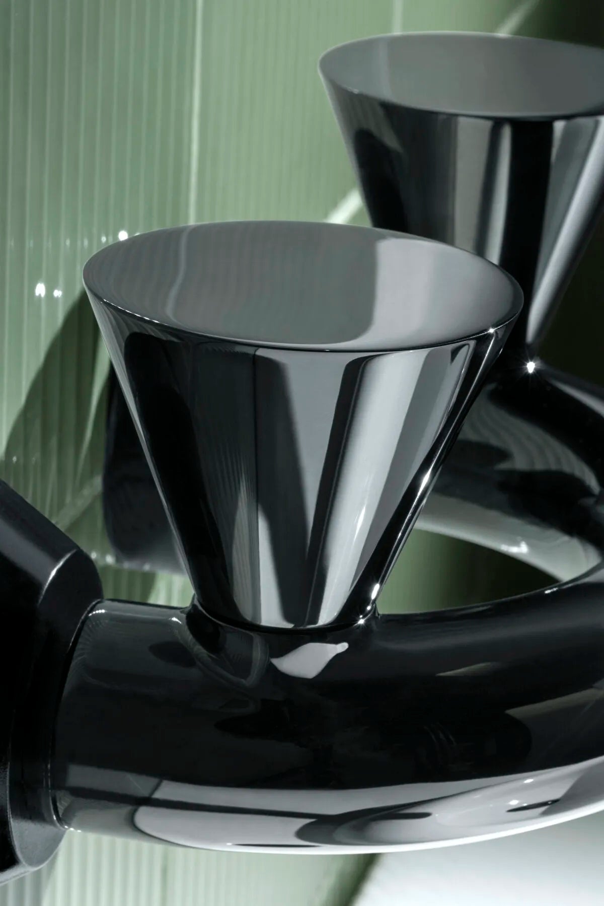 VitrA Liquid Duvardan Aplike Lavabo Bataryası, Parlak Siyah