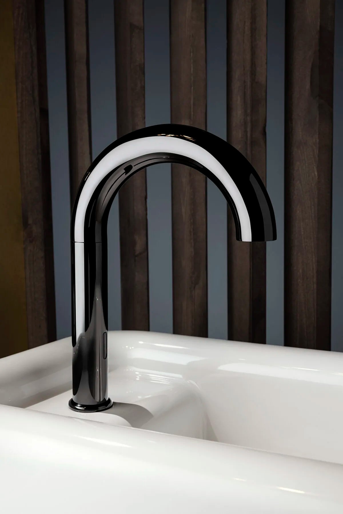VitrA Liquid Temassız Lavabo Bataryası (Pilli, Çift Su Girişli), Parlak Siyah